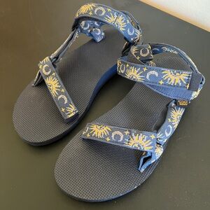 Teva Original Universal Sandals Women’s Size 10 in Sun and Moon Blue